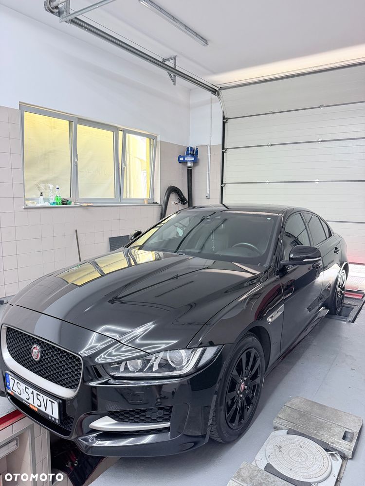 Jaguar XE 2.0 D AWD R-Sport - 9