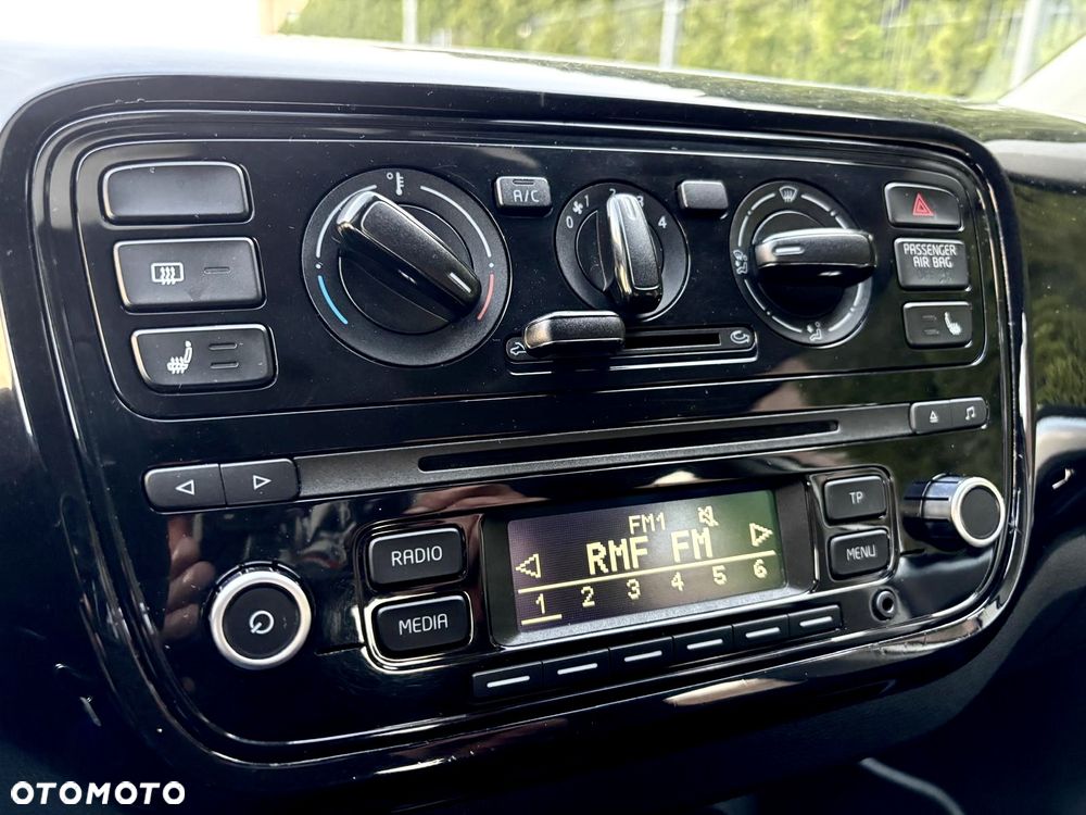 Volkswagen up! 1.0 cross - 10