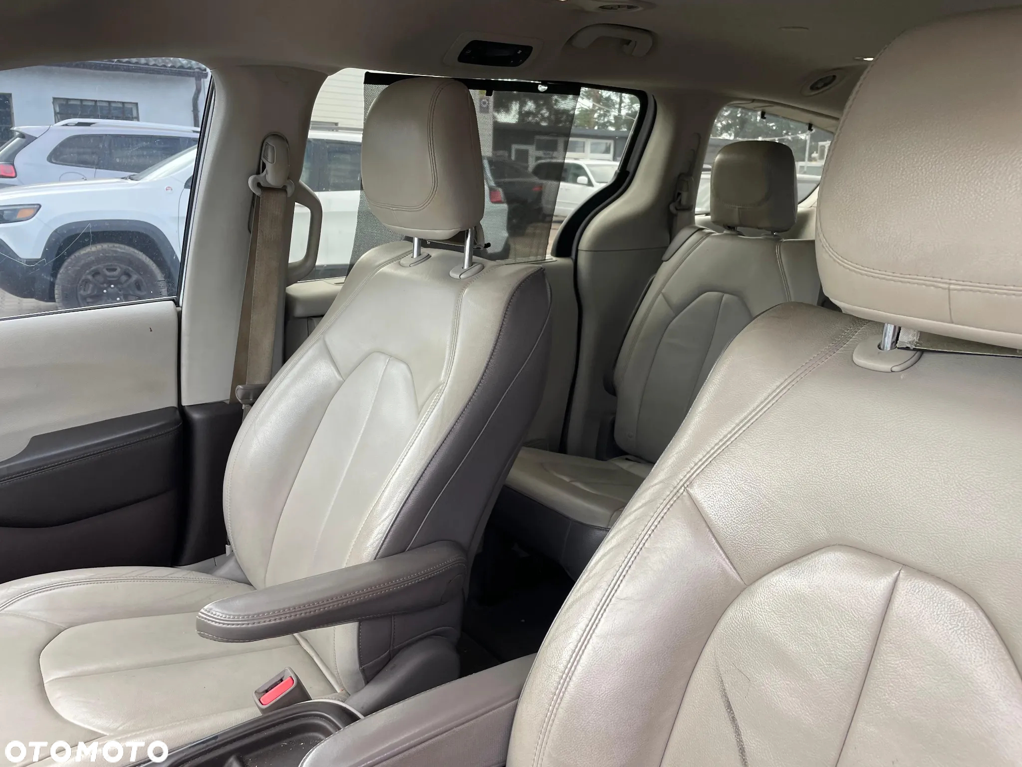 Chrysler Pacifica - 12