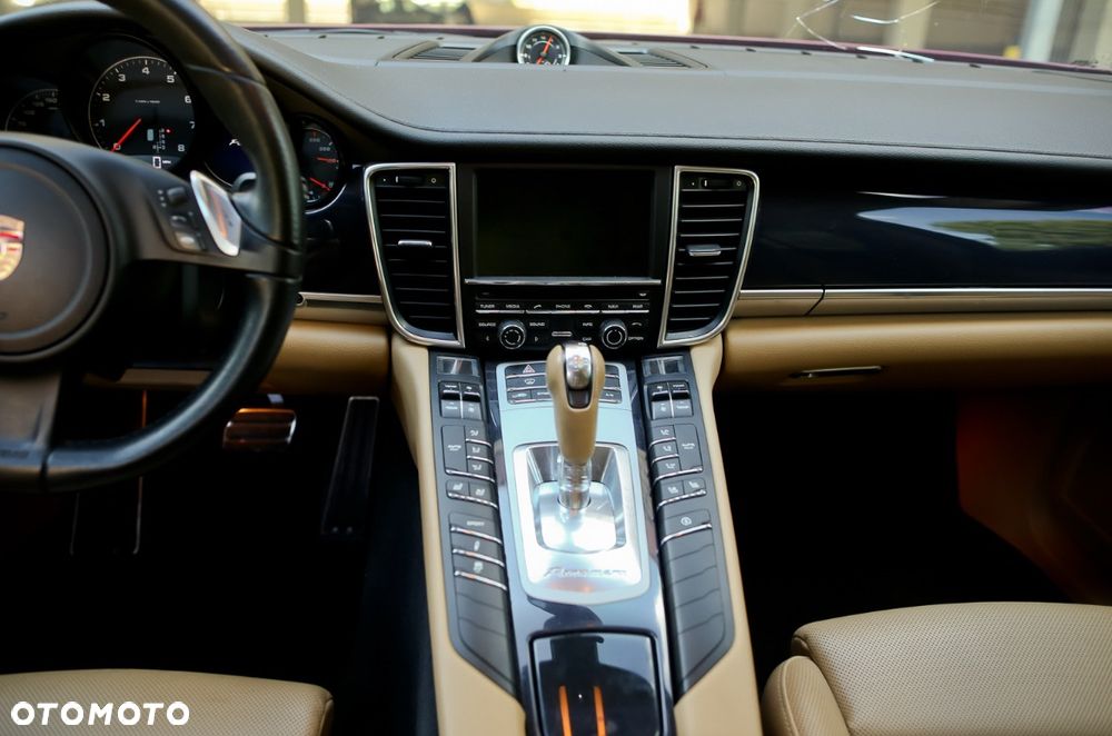 Porsche Panamera 4 PDK - 32
