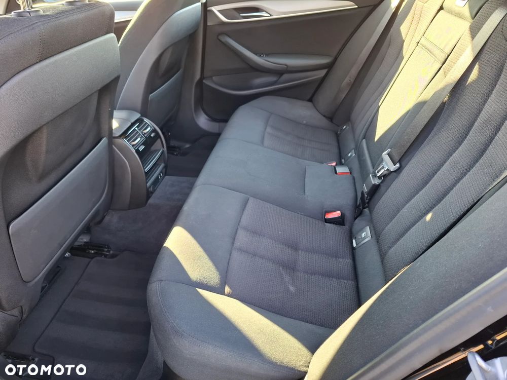 BMW Seria 5 518d - 12