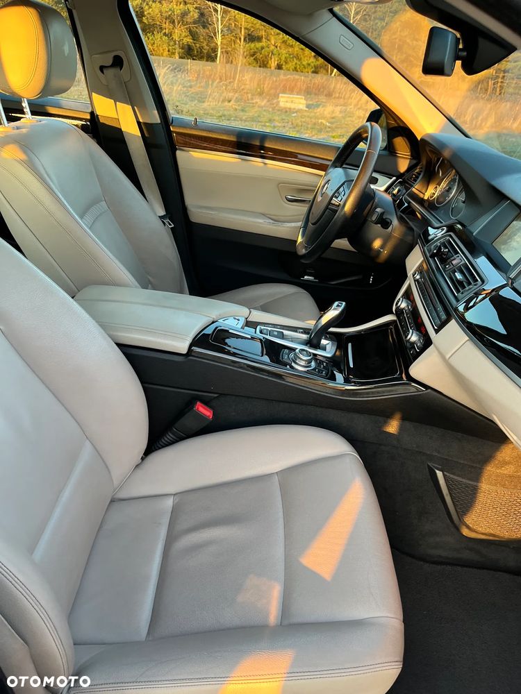 BMW Seria 5 525d xDrive Sport-Aut Luxury Line - 18