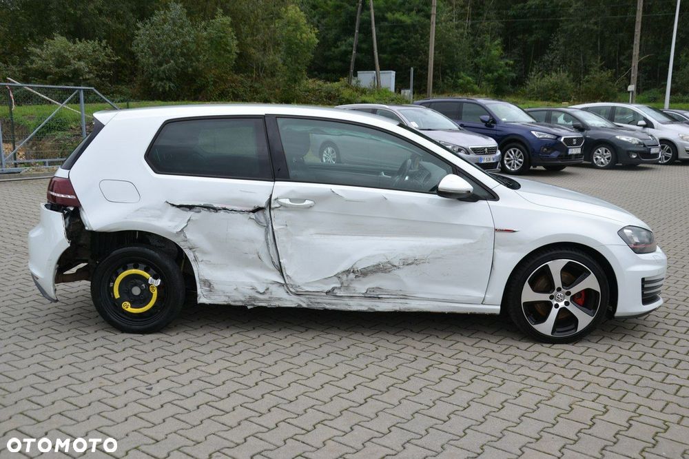 Volkswagen Golf - 8