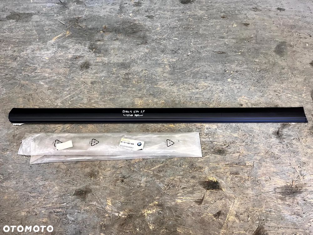 BMW SERII 5 E28 LISTWA DRZWI LEWY PRZÓD LEWYCH PRZEDNICH 1927405 51131927405