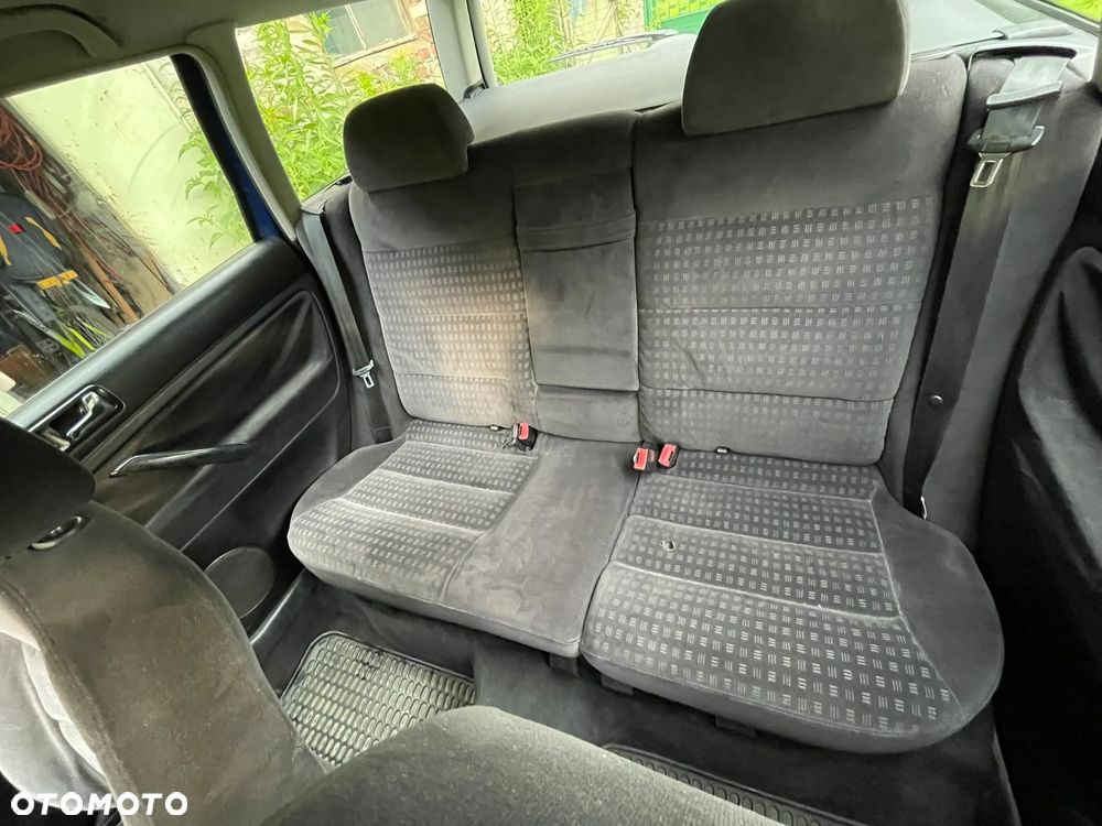 Volkswagen Passat 1.9 TDI Comfortline - 12