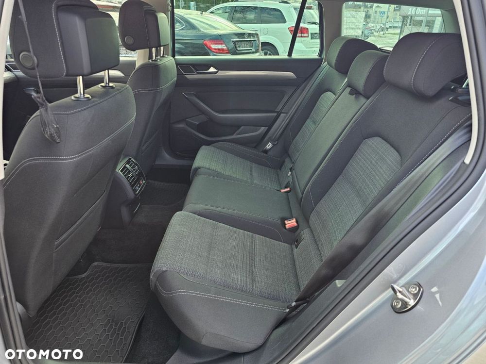 Volkswagen Passat - 16