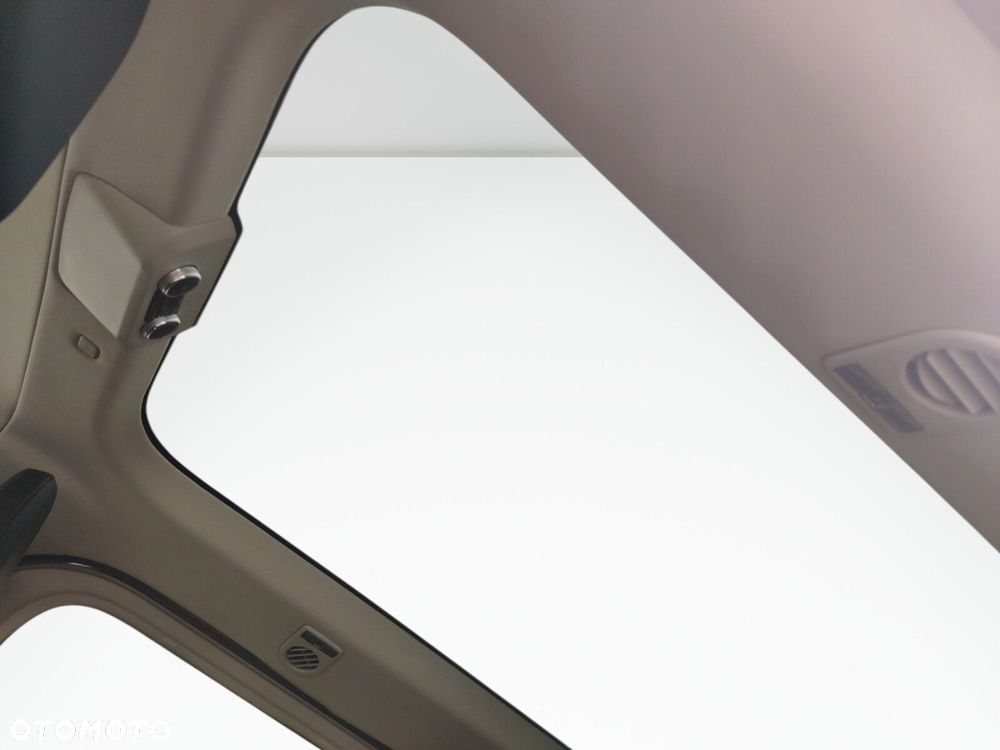 Ford Tourneo Custom - 25