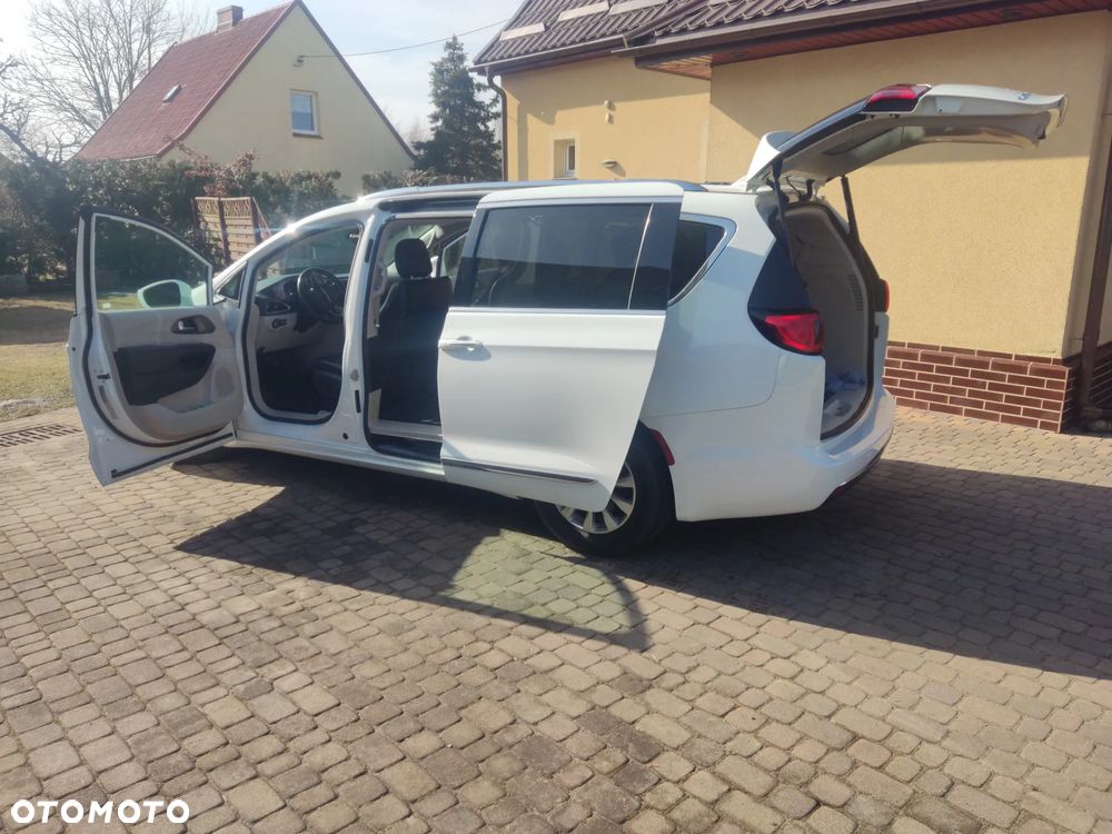 Chrysler Pacifica - 25