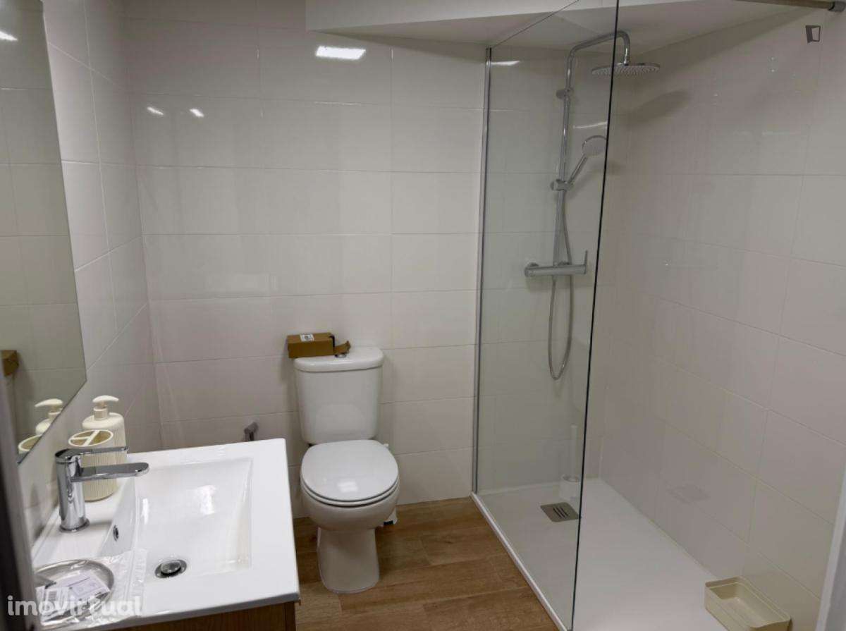 Quarto - localizado em Paranhos Porto - Grande imagem: 5/9