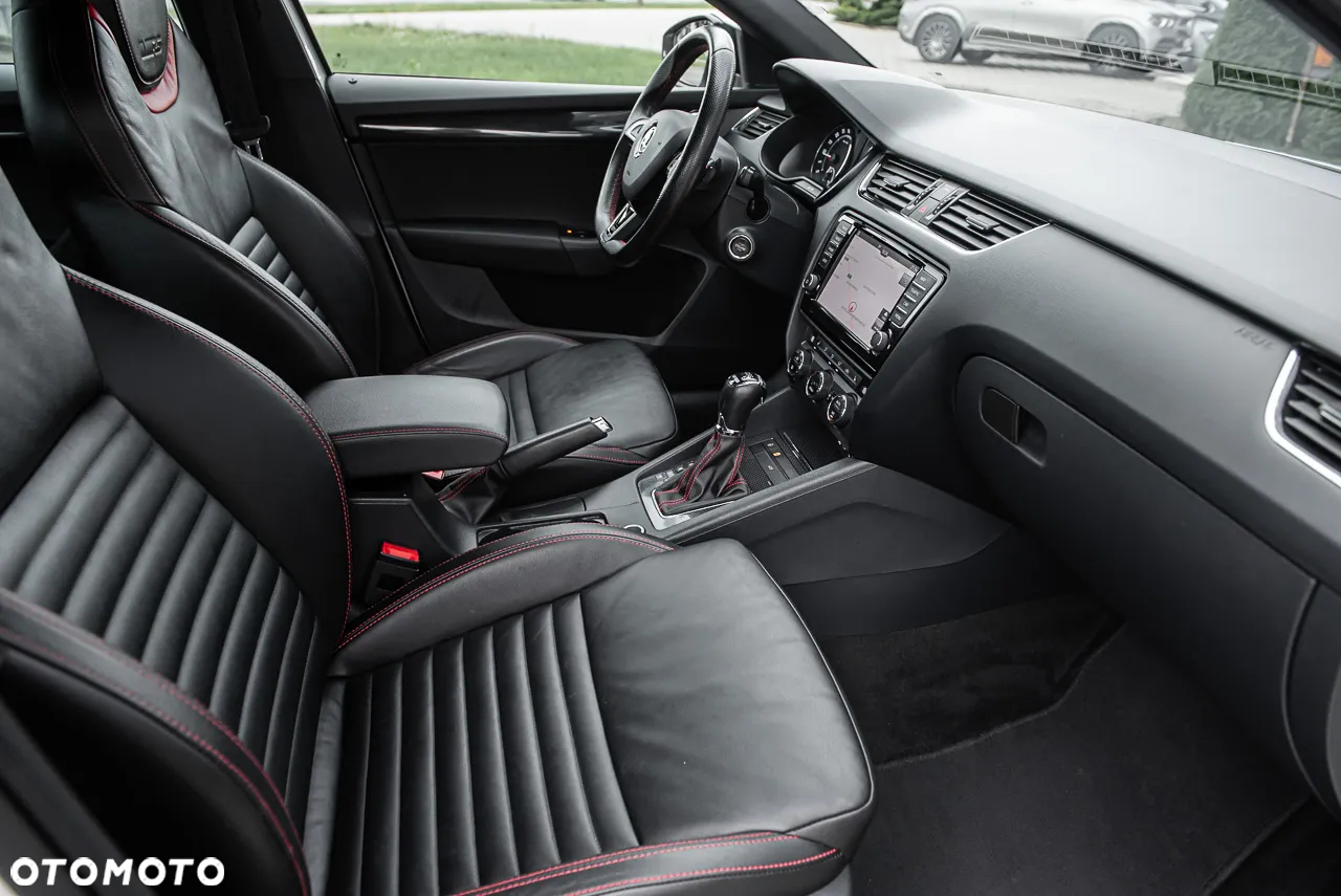 Skoda Octavia Combi 2.0 TDI 4x4 DSG RS - 32