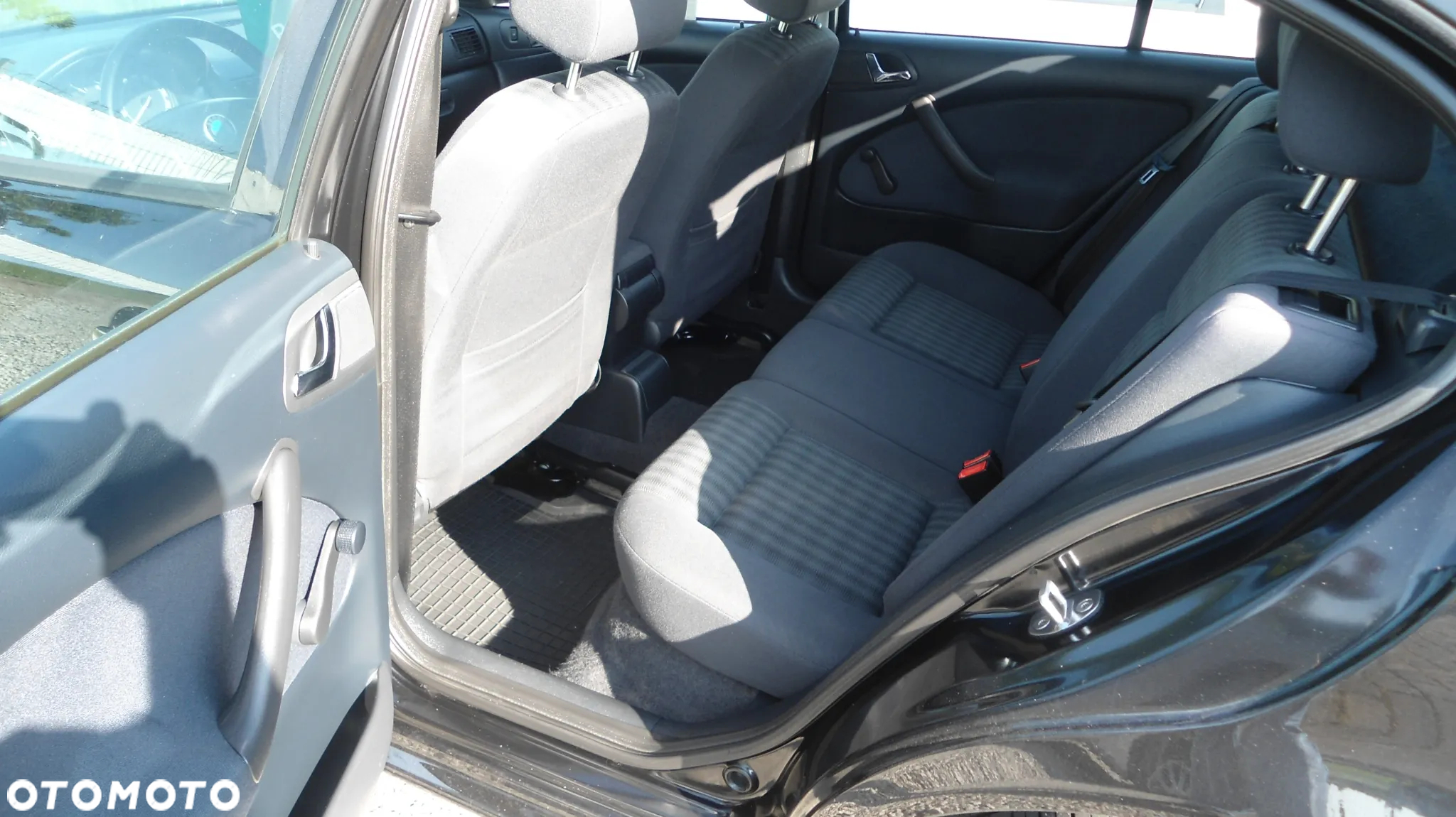 Skoda Octavia 1.6 Ambiente - 10