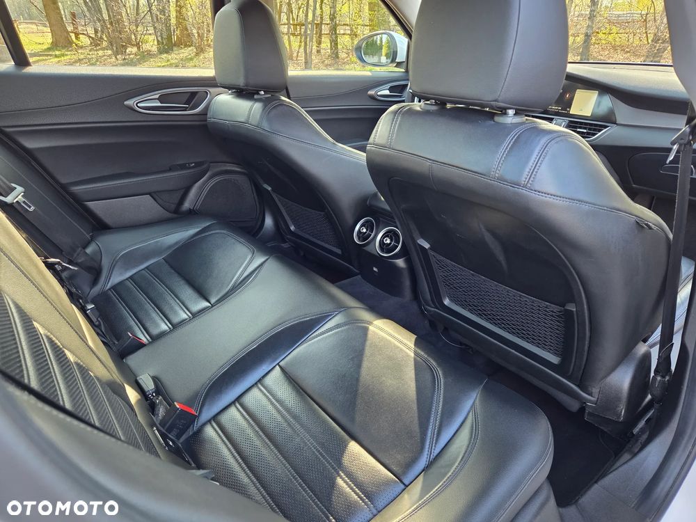 Alfa Romeo Giulia 2.2 AT8-Q4 Veloce - 34