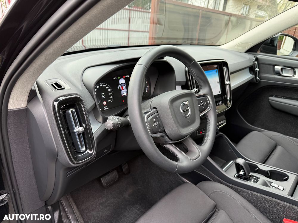 Volvo XC 40 B4 AT8 Mild Hybrid Momentum Pro - 16