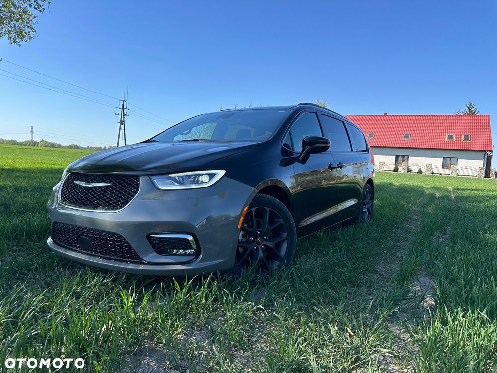 Chrysler Pacifica - 2