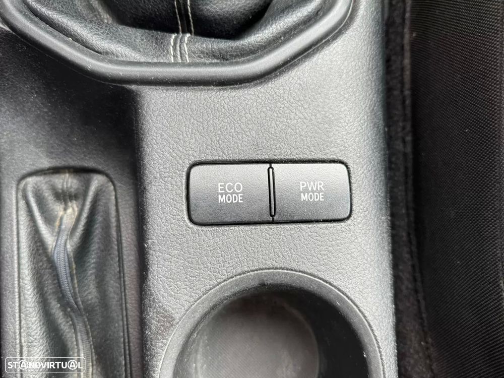 Toyota Hilux 2.4 D-4D 4WD CD CM - 9