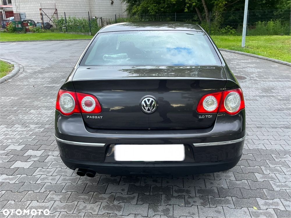 Volkswagen Passat 2.0 TDI Comfortline DSG - 5