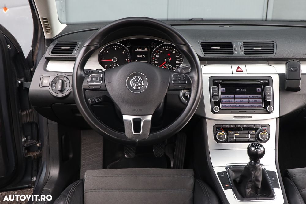 Volkswagen Passat Variant 2.0 TDI BlueMotion Technology Highline - 5