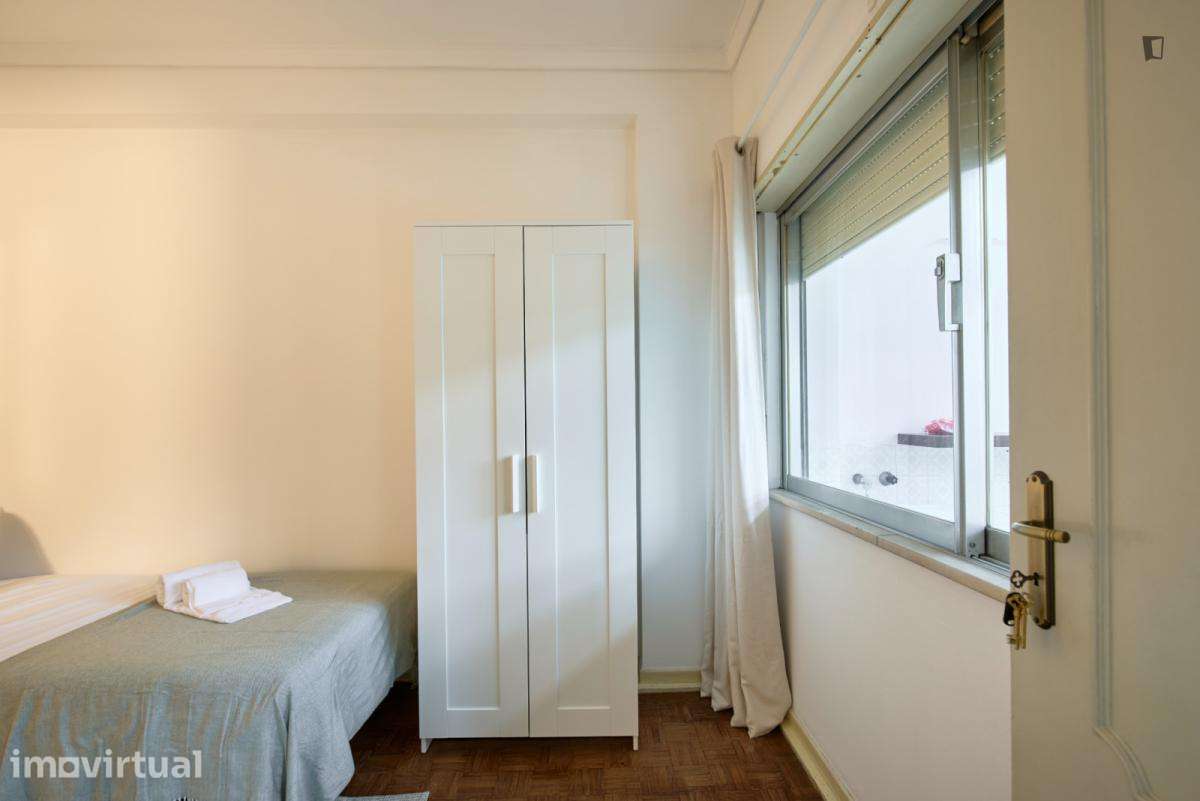 Quarto - localizado em Roma-Areeiro Lisbon - Grande imagem: 4/54