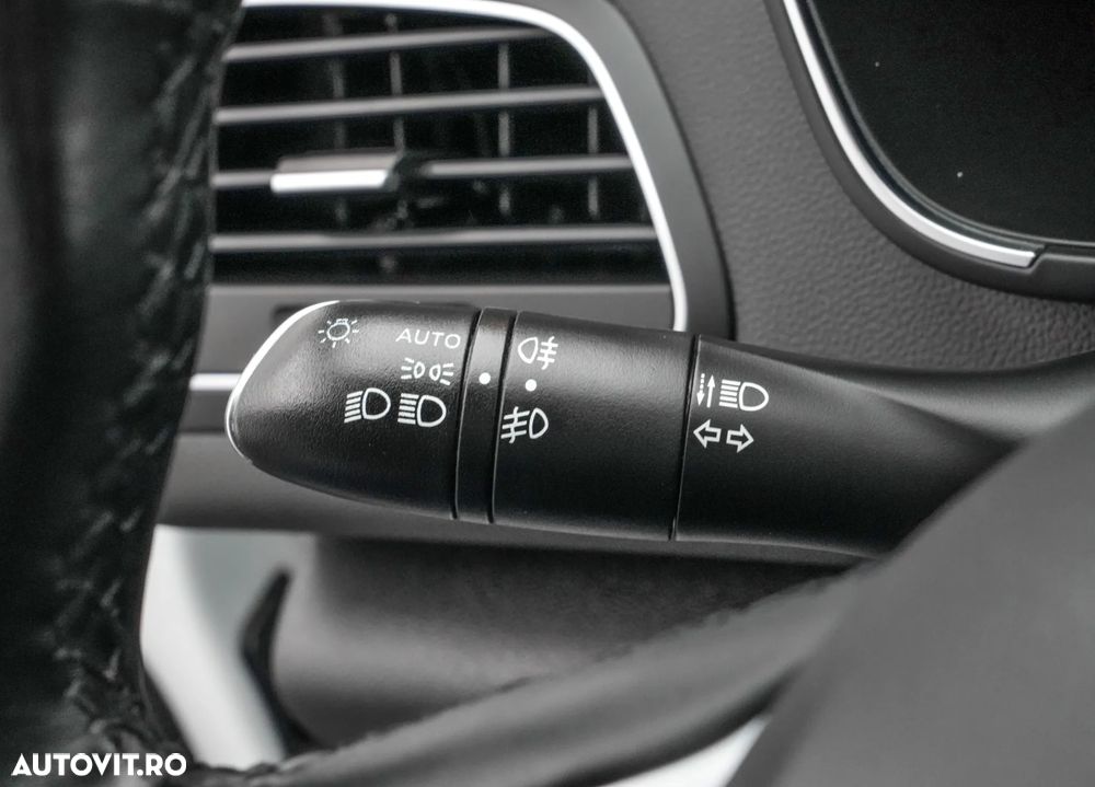 Renault Megane TCE 140 Equilibre - 19