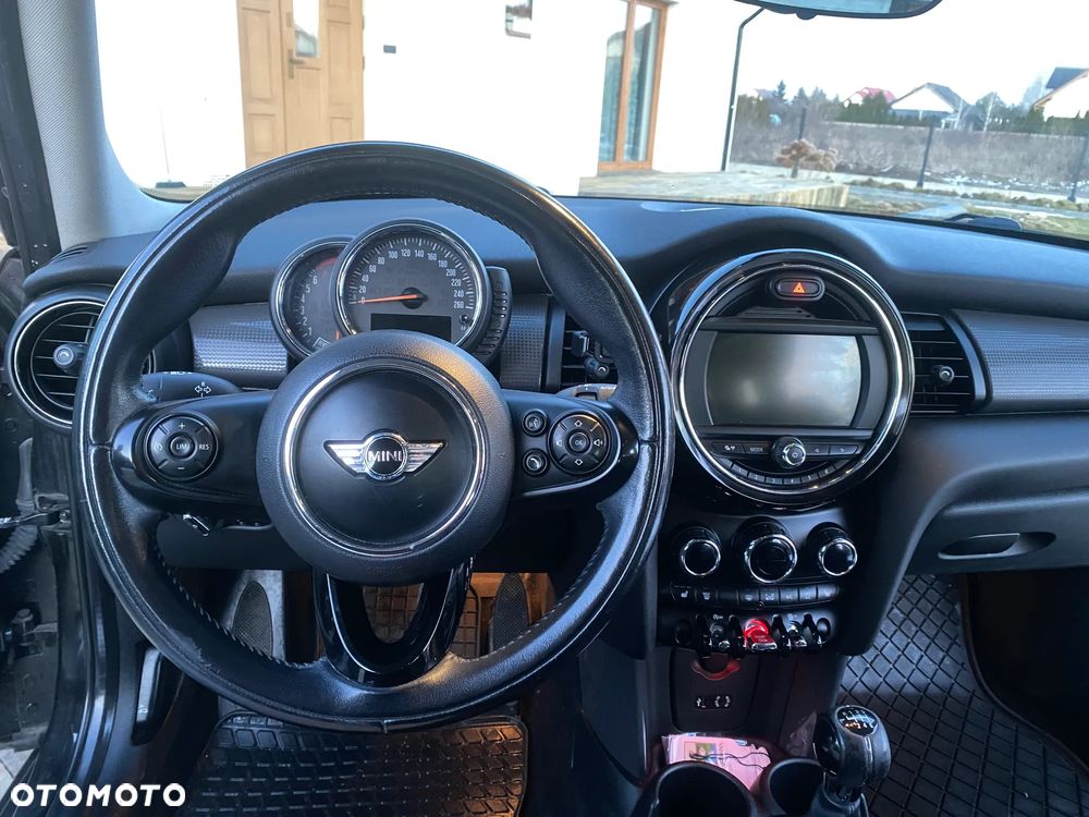 MINI Cooper Essential Trim - 15