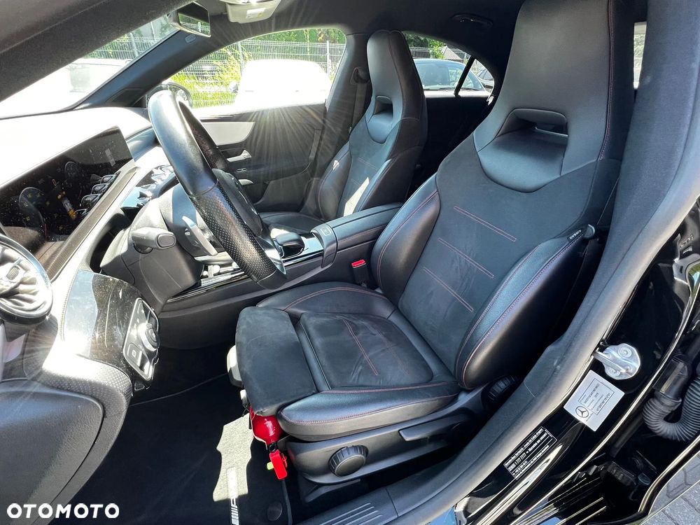 Mercedes-Benz CLA 220 4-Matic AMG Line 7G-DCT - 12