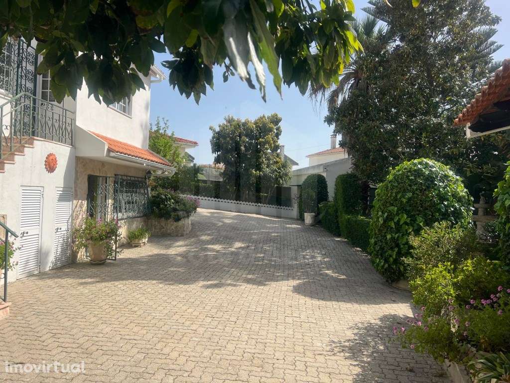 Moradia com 7 Assoalhadas , garagem e com terreno de 1.000 m2 zona ... - Grande imagem: 2/48