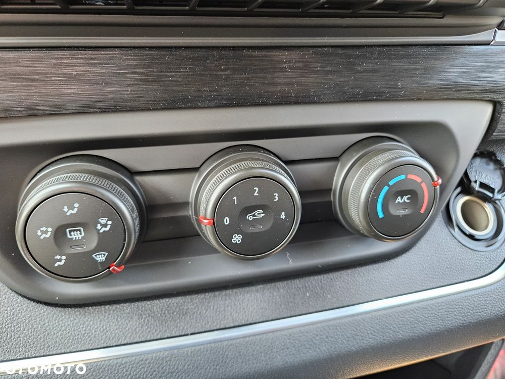 Renault Trafic 2.0 dCi - 23