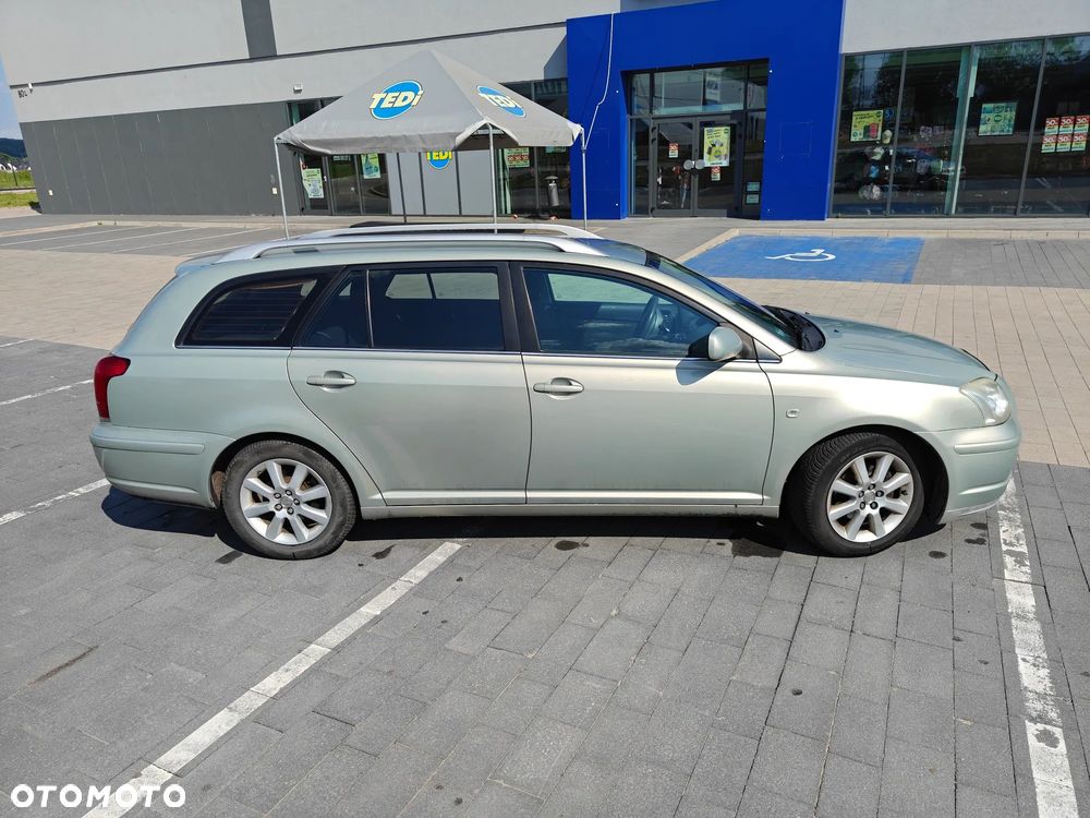 Toyota Avensis 1.8 VVT-i Terra - 1