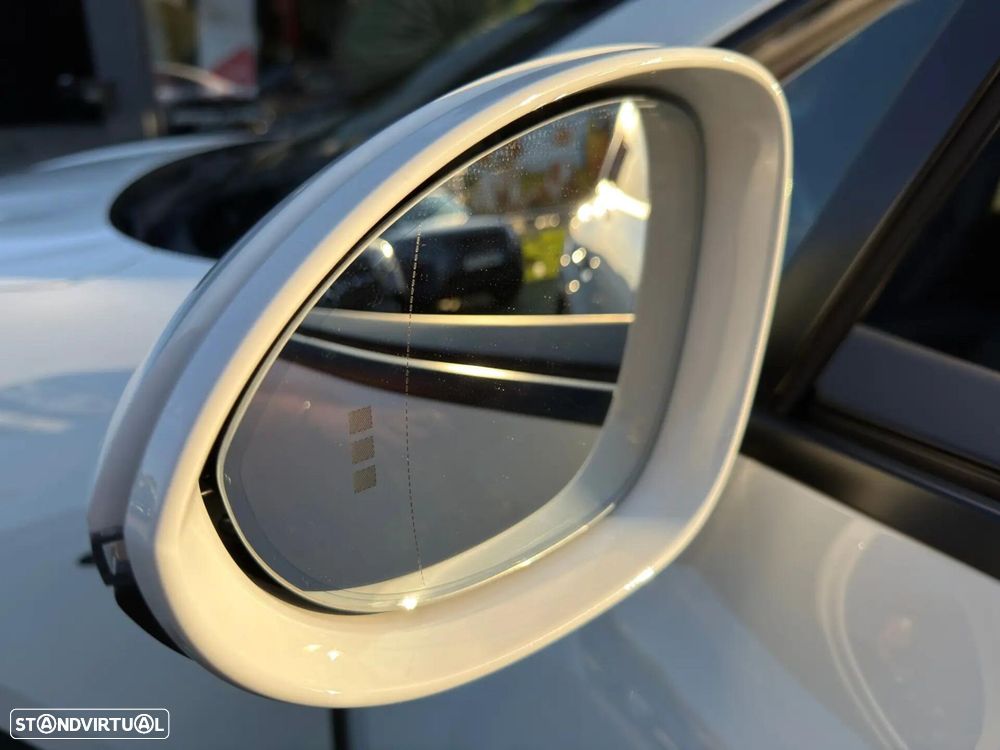 Porsche Macan Electric 4 - 21