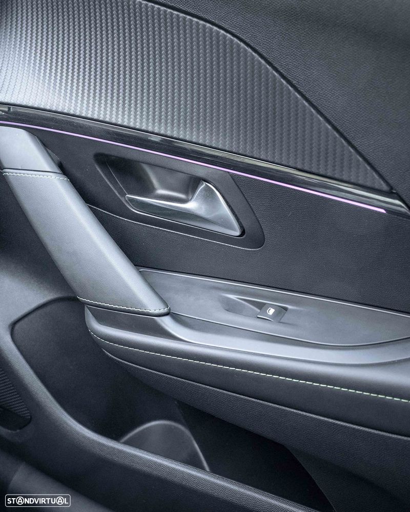 Peugeot 208 1.2 Hybrid GT e-DCS6 - 29