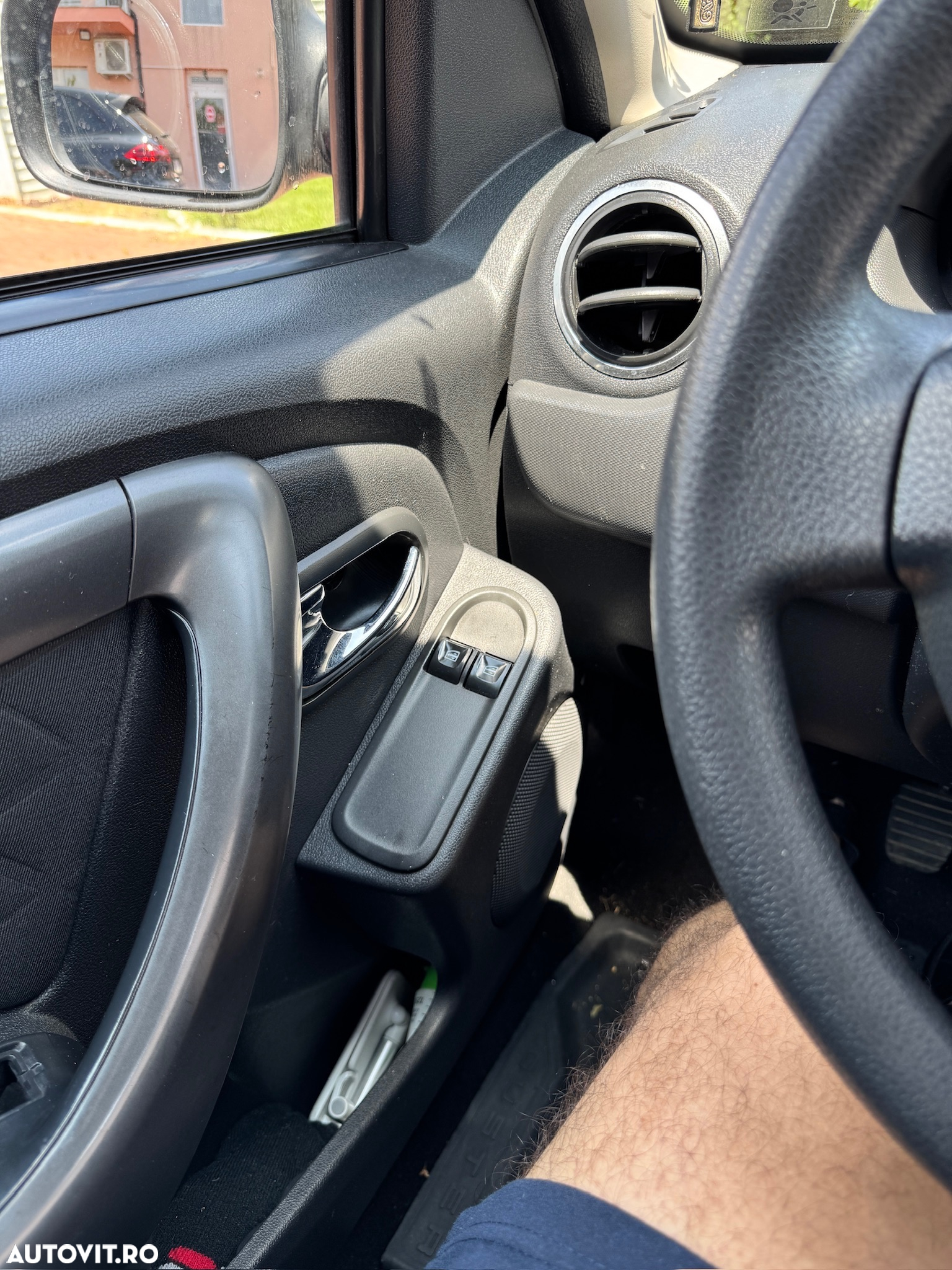 Dacia Duster 1.6 4x2 Laureate - 9