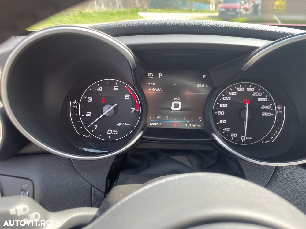 Alfa Romeo Giulia 2.0 Turbo AWD AT8 Veloce - 11