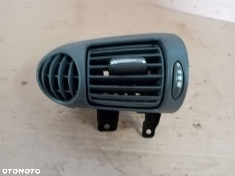 Kratka nawiewu powietrza lewa Mercedes W203 A2038300154 - 1