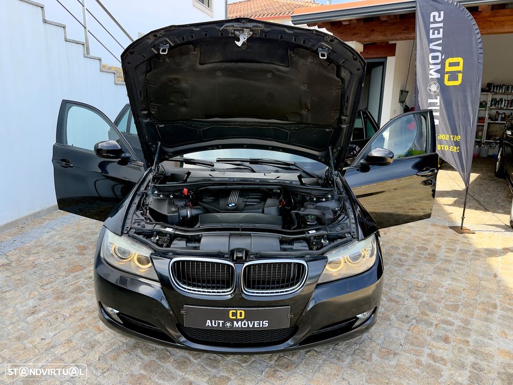 BMW 320 d Navigation Sport - 31