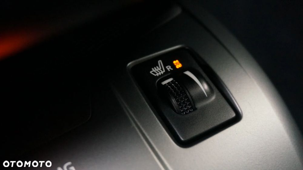 Toyota Avensis 2.0 D-4D Prestige - 24