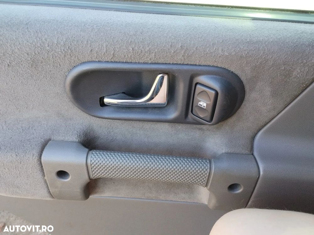 Land Rover Discovery - 16