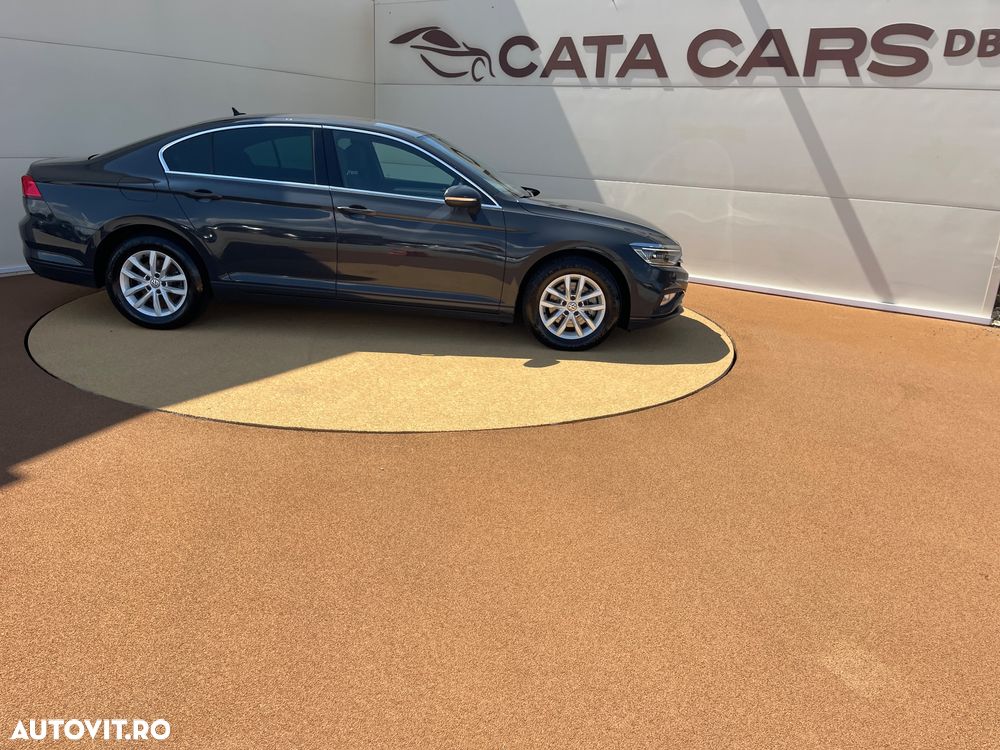 Volkswagen Passat 1.6 TDI SCR DSG Business - 18