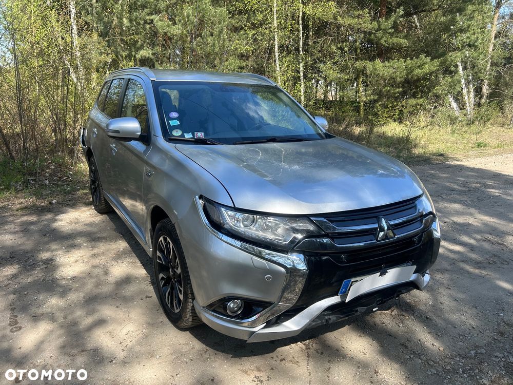Mitsubishi Outlander Instyle NAVI + - 2