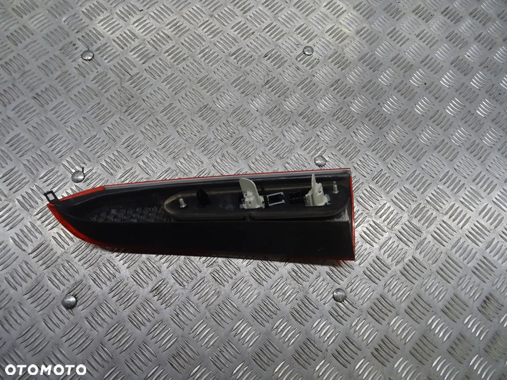 VOLVO XC70 01-07 2.5T 210KM  LAMPA TYŁ TYLNA PRAWA LEWA - 20