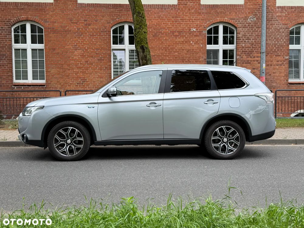 Mitsubishi Outlander 2.0 4WD Plus - 2