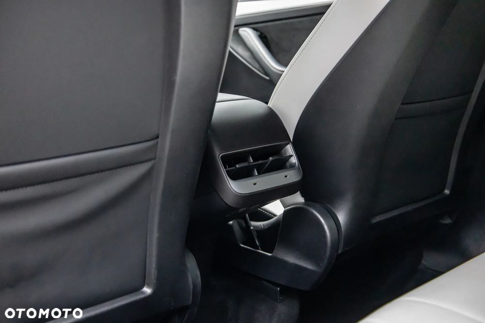 Tesla Model Y - 30