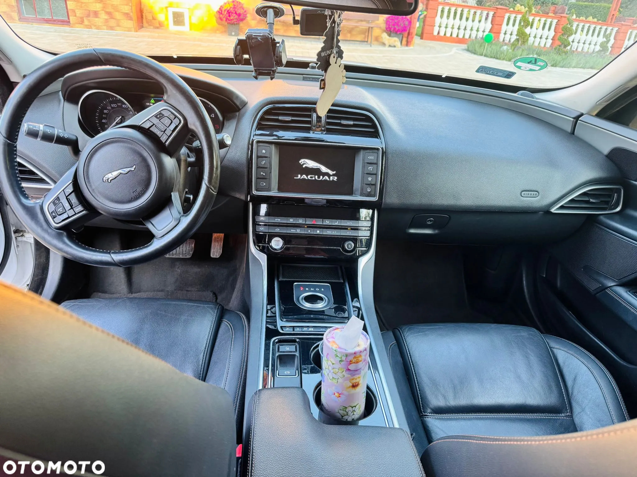 Jaguar XE 2.0 D Prestige - 4