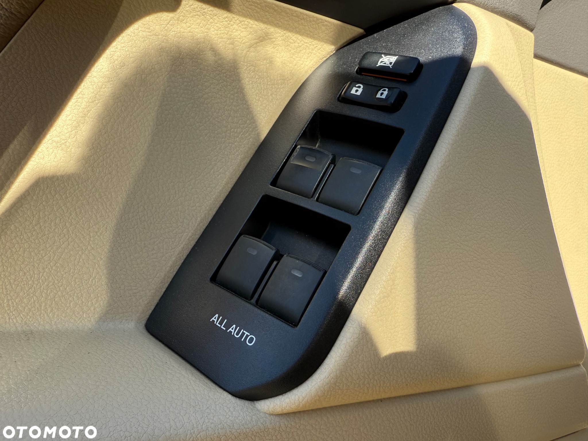 Toyota Land Cruiser - 23