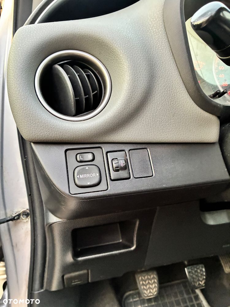 Toyota Yaris 1.33 Active - 12
