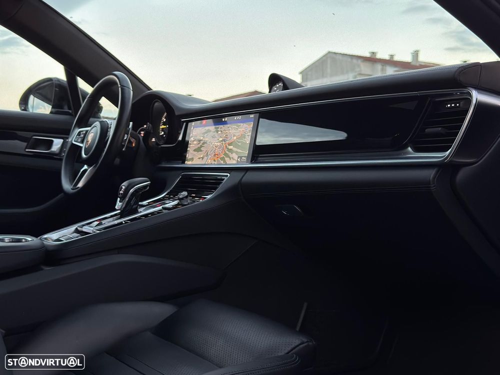 Porsche Panamera Sport Turismo 4 E-Hybrid - 16