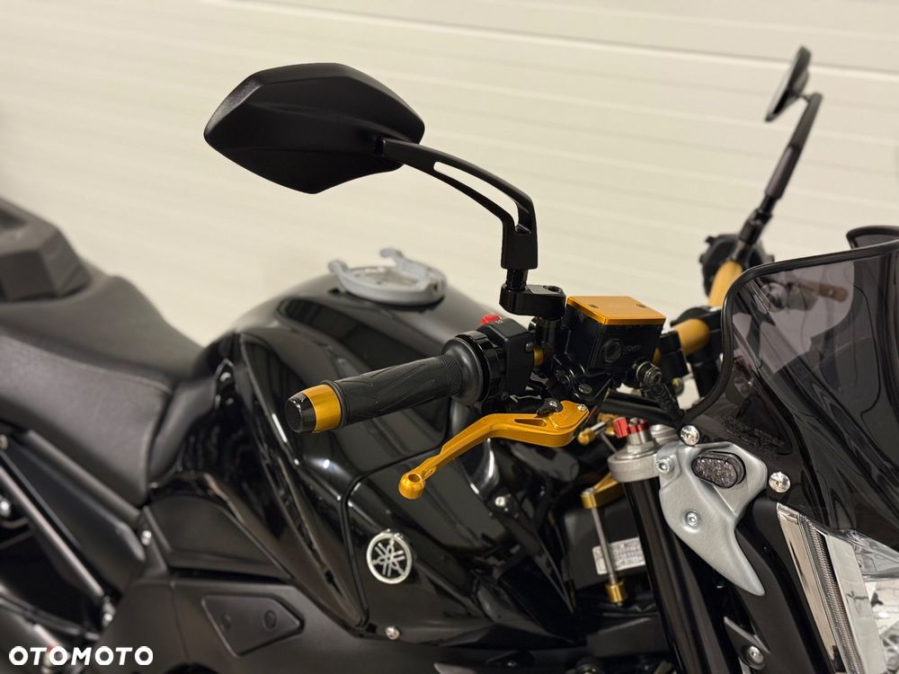 Yamaha FZ - 12