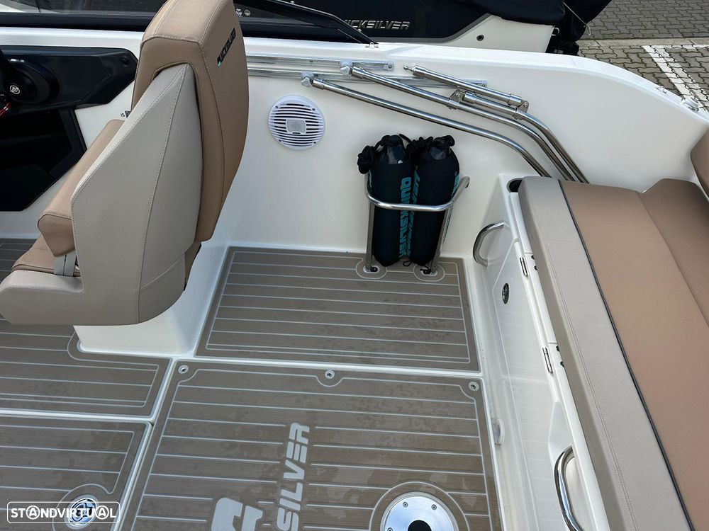 Quicksilver Activ 605 Bowrider - 12