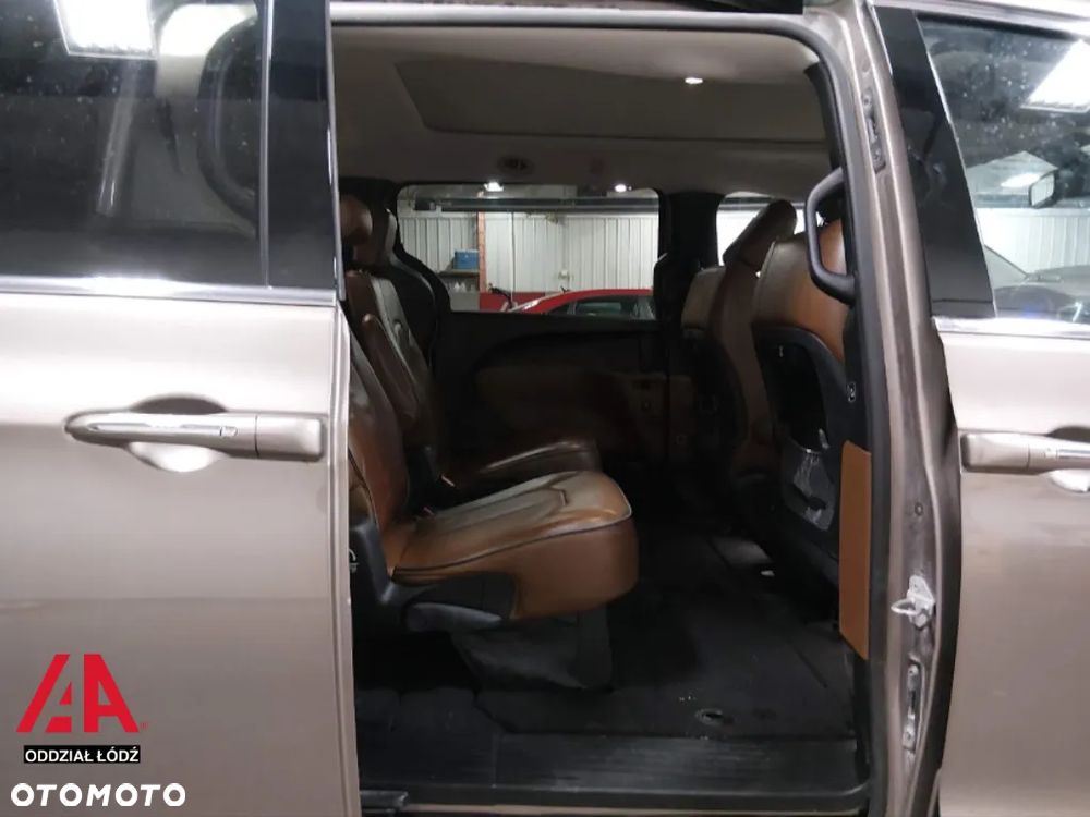 Chrysler Pacifica - 11
