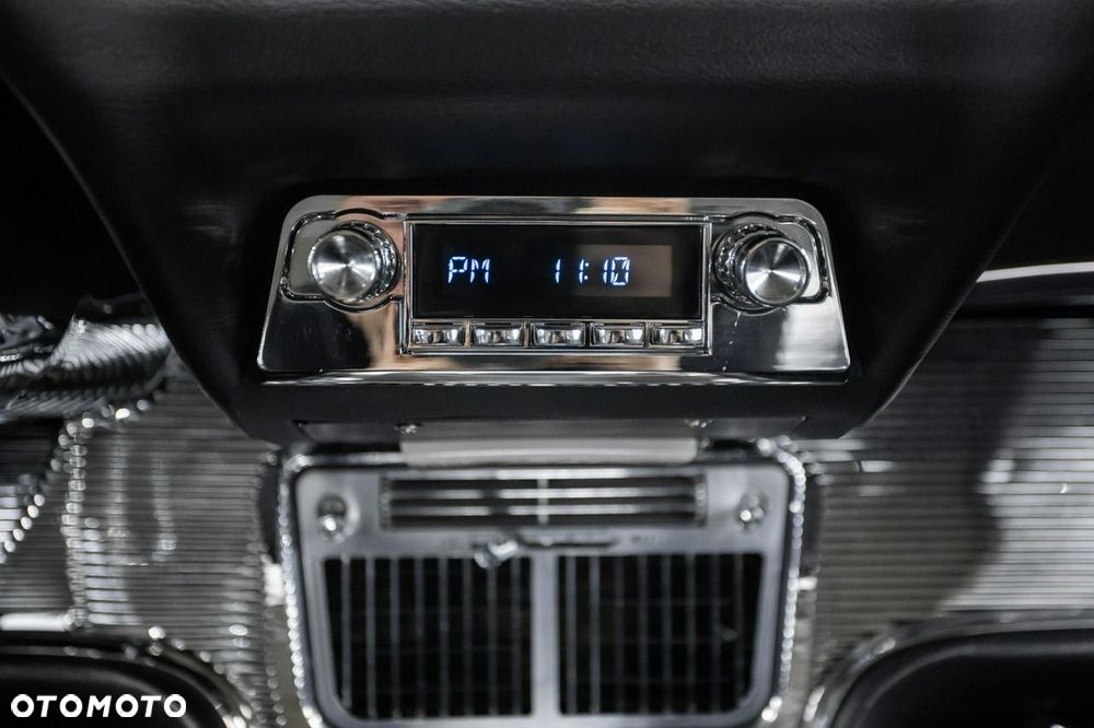 Ford Thunderbird - 32