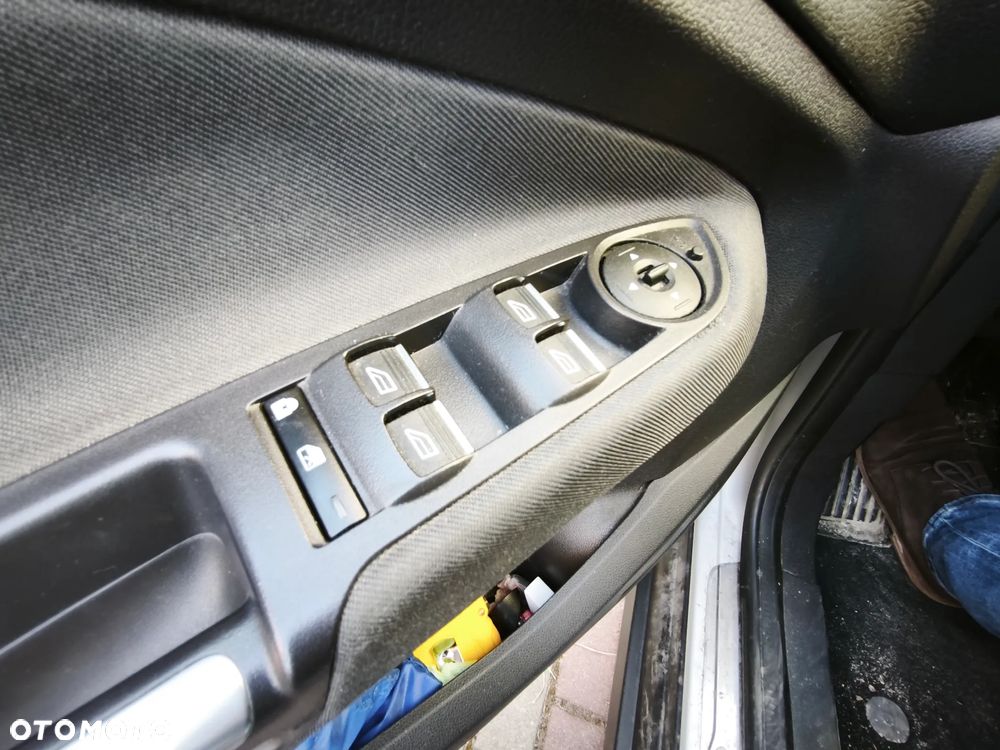 Ford C-MAX 1.5 TDCi Start-Stop-System Titanium - 12